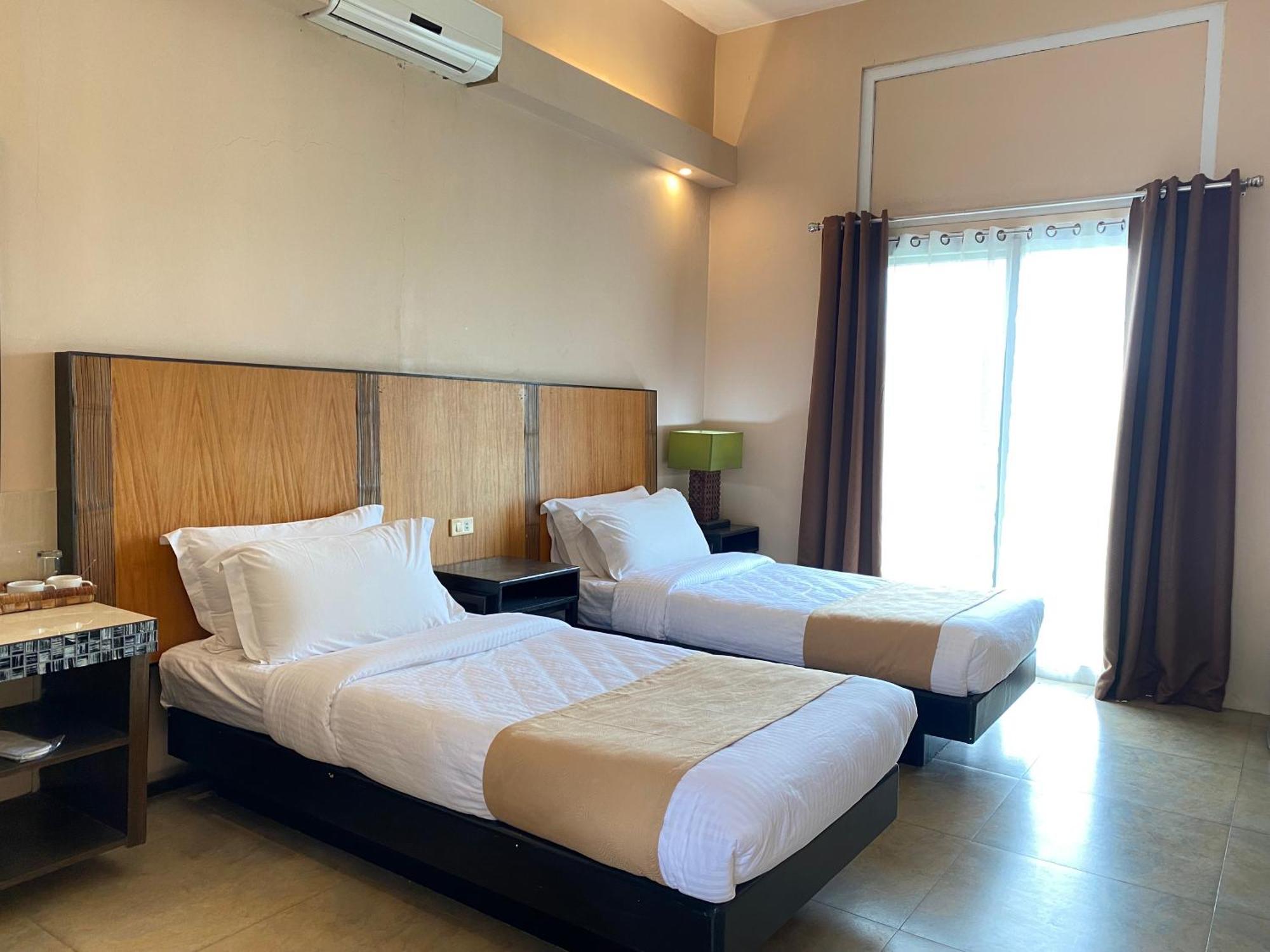 Hotel The Park - Silang Esterno foto